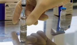 В Минздраве назвали невозможной вакцинацию от коронавируса в РФ на коммерческих условиях