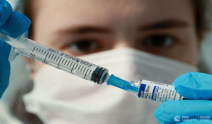 Глава МИД Венгрии заявил о политизации подхода к вакцинам в ЕС