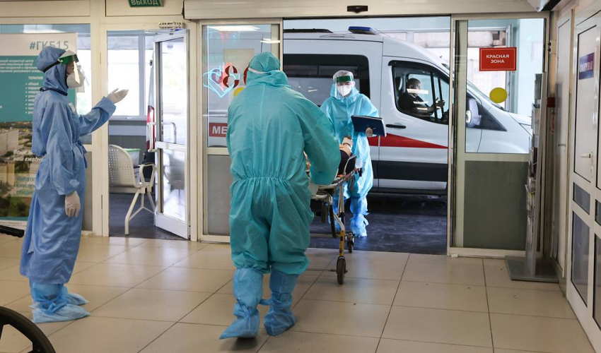 В России выявили 23 032 случая заражения коронавирусом за сутки. Это минимум с 30 июня